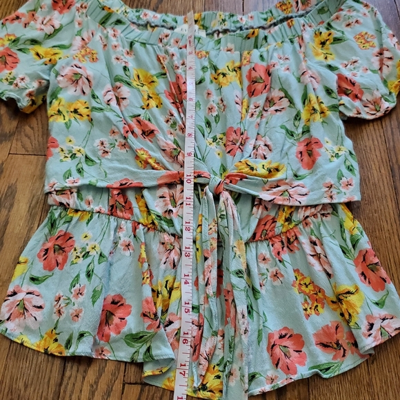 Everly off the shoulder short sleeve blouse size L - Picture 4 of 6